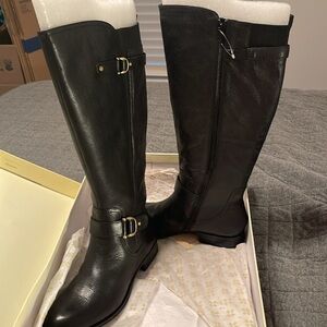 Naturalized black boots !!!